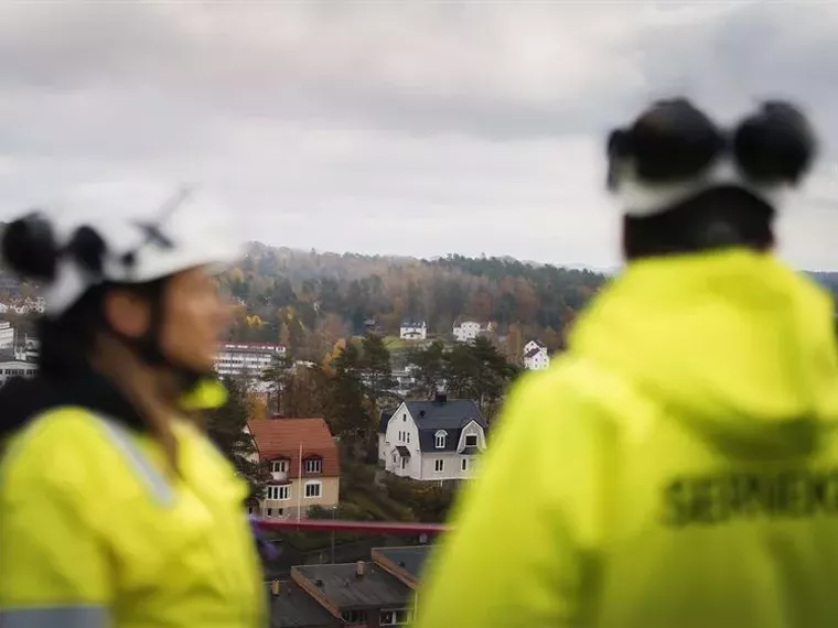Serneke varslar 100 anställda