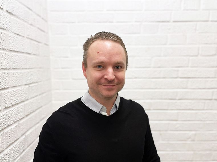 Mathias Werbelow, försäljningsansvarig på ALT Hiss i Kalmar-området är glad över storordern.