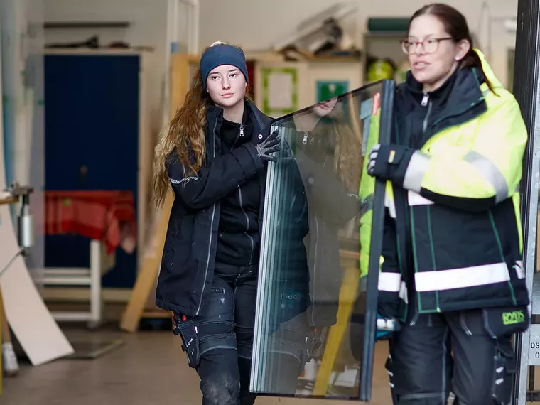 "Det är en utmaning att få unga intresserade av glasmästaryrket"