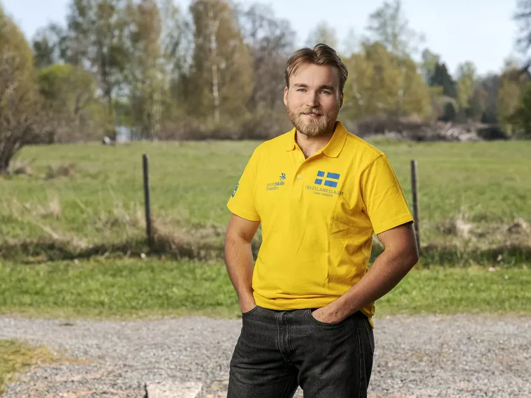 Han tävlar i plåtslageri i EuroSkills